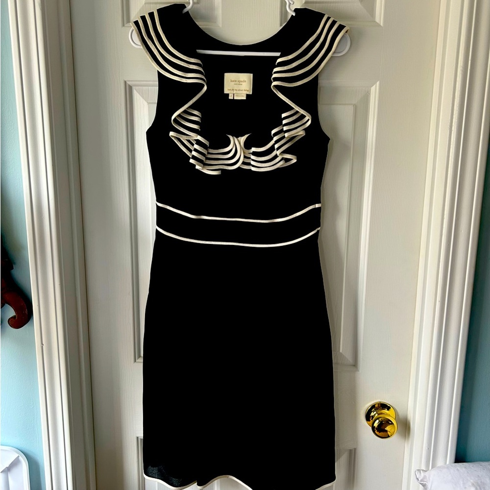 Kate Spade Black and Cream Avery dress Ruffle neckline Silk Dress